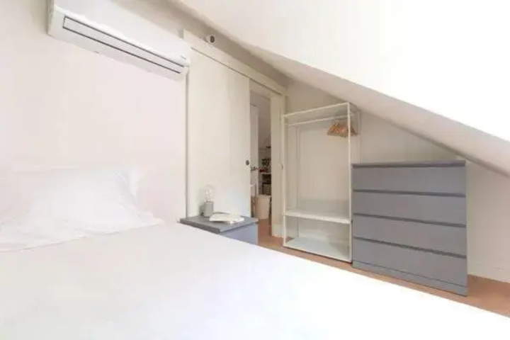 Room 2 of 12