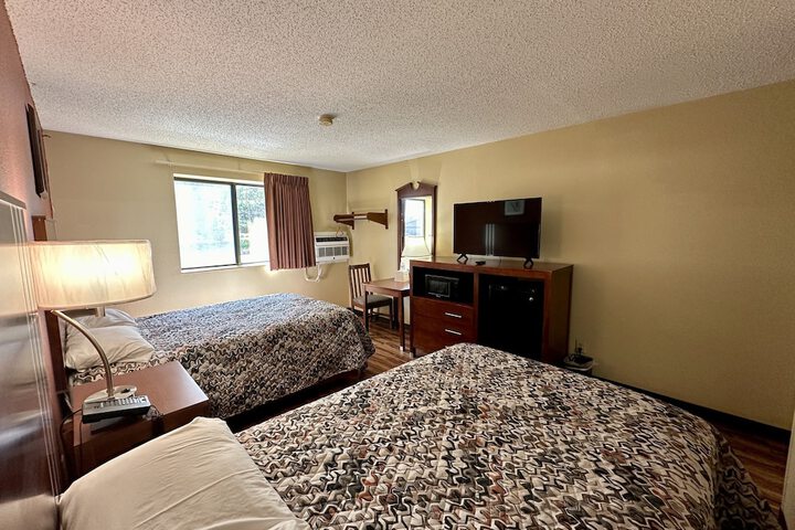 Double Room 2 Queen Beds (4 of 4)