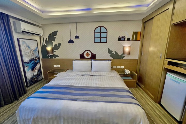 Room 17 of 30