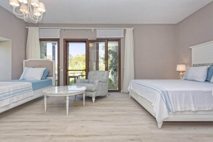 Room 4 of 63