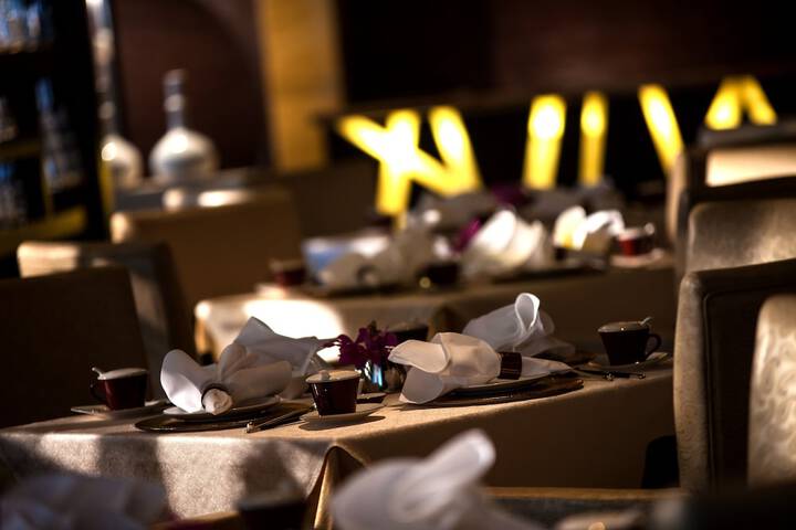 Dining 48 of 128