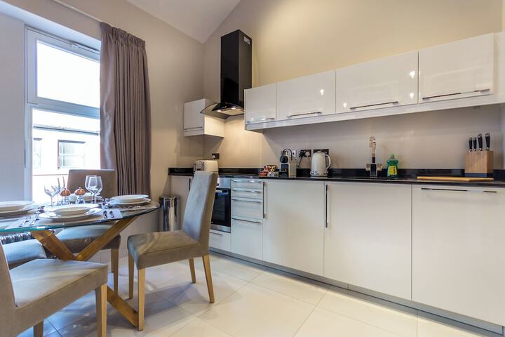 Basinghall Suites Image 3