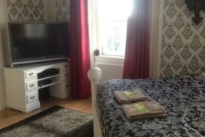 Hotel Suite Photo