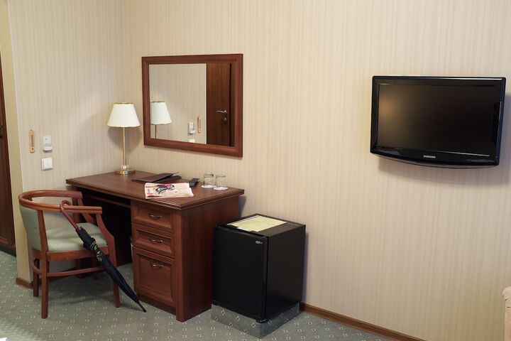 Room 27 of 49
