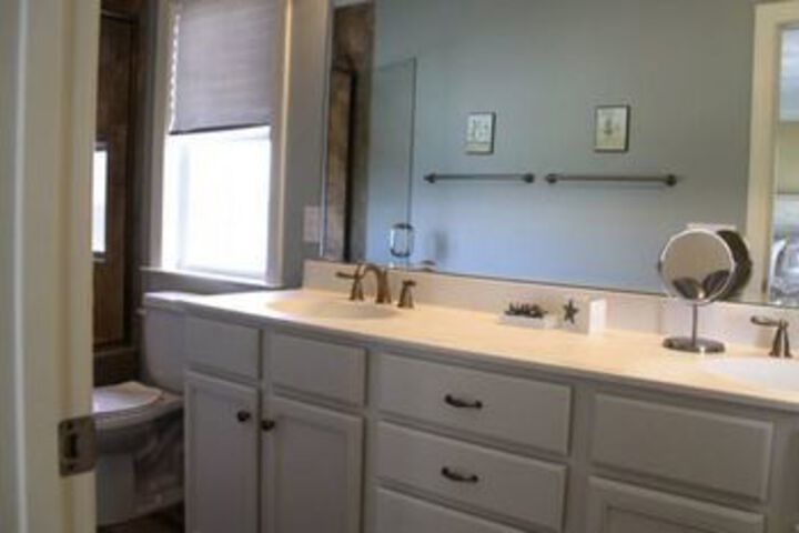 Room 6 of 18