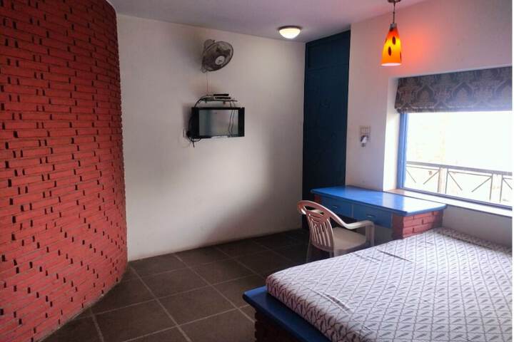 Room 12 of 66