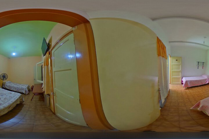 Room 6 of 18