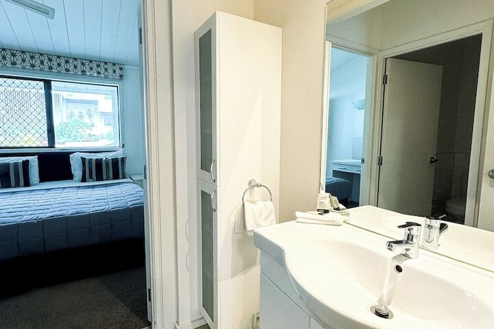 Room 100 of 172