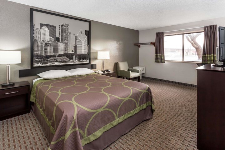 1 Queen Bed (14 of 14)
