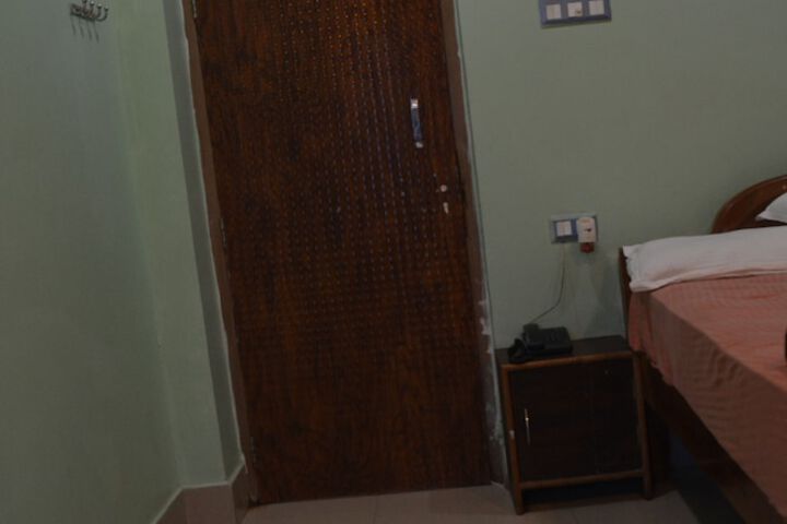 Room 25 of 94