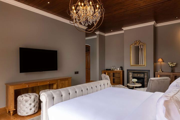 Room 14 of 64