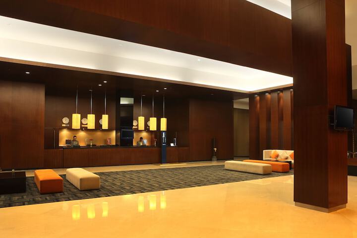 Entrance & Lobby
