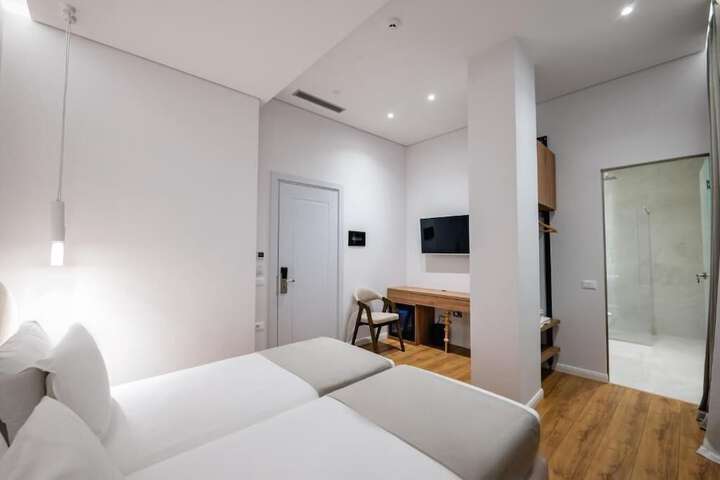 Room 70 of 189