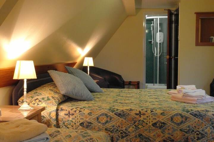 Room 5 of 25