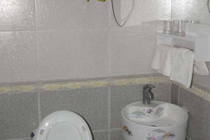 Room 2 of 8