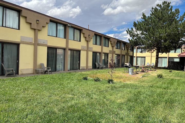 Hotel Exterior 23 of 26