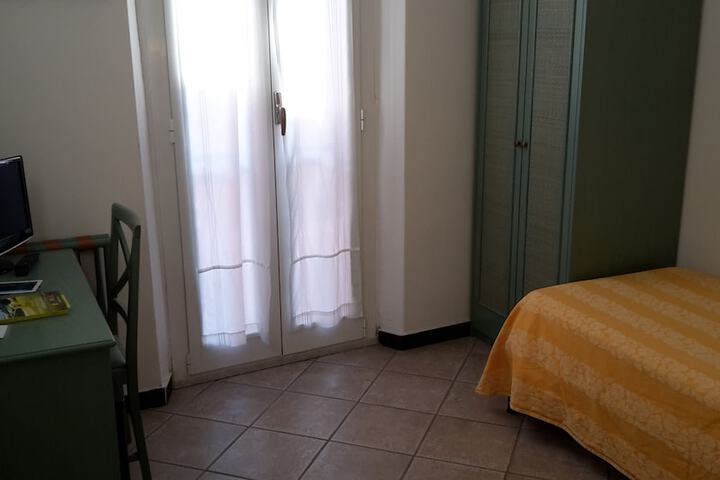 Room 8 of 51
