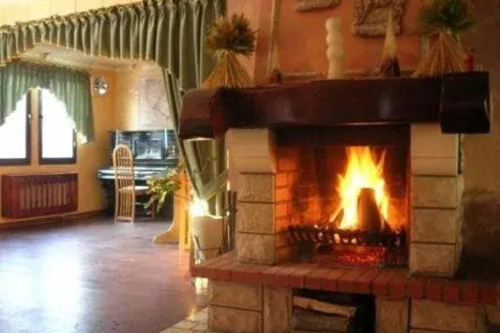 HOTEL AKROPOL