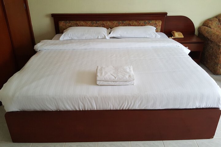 Room 2 of 37