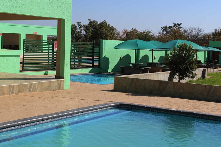 Pool 10 of 18