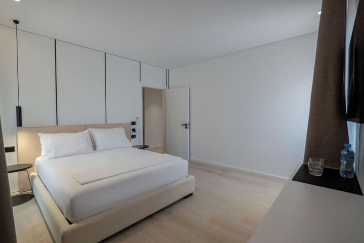 Room 48 of 100
