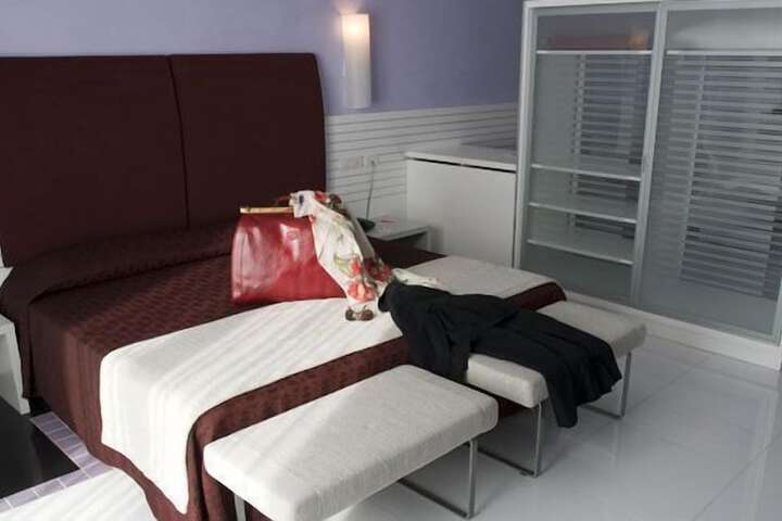 Room 7 of 152