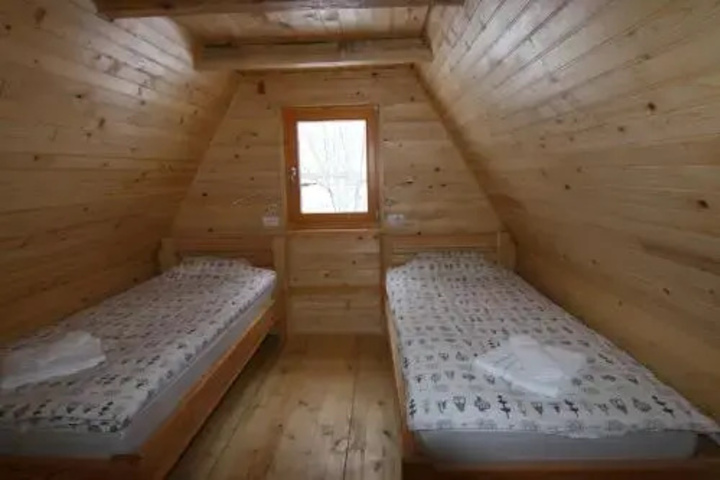 Room 4 of 13