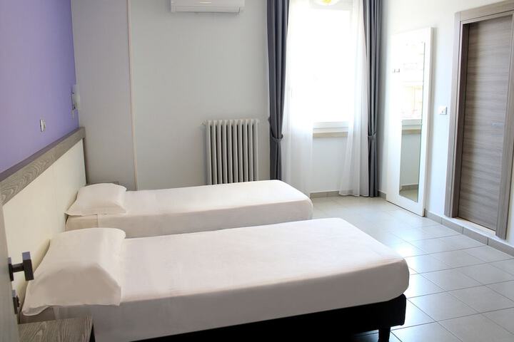 Room 8 of 41