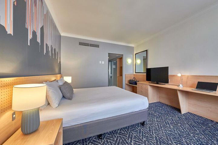 Room 21 of 166