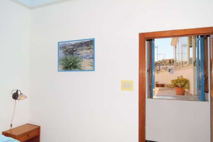 Room 5 of 107