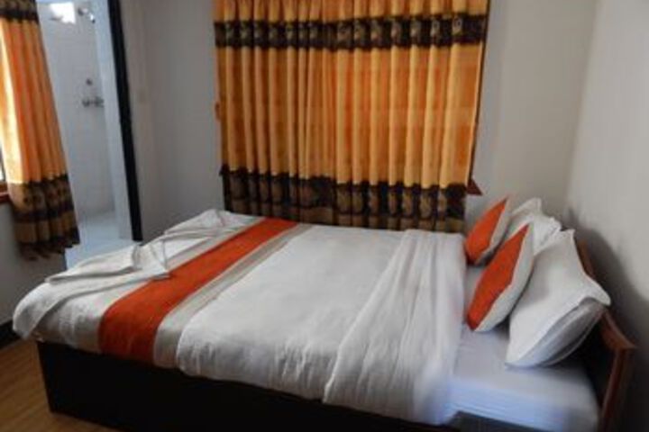 Room 12 of 33