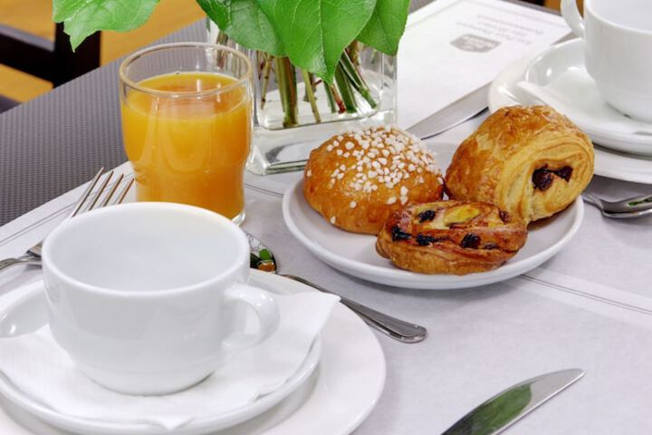 Breakfast/Coffee Service 24 of 27