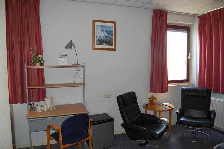 Room 4 of 7