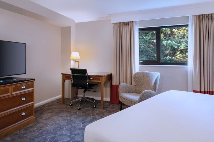 Room 5 of 40