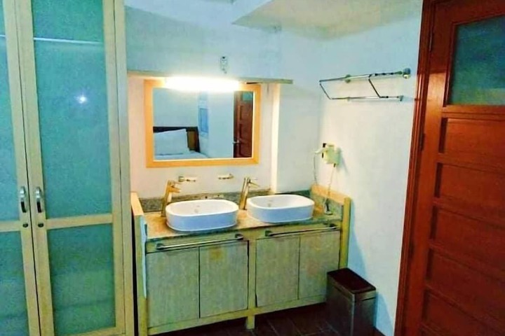 Room 17 of 29