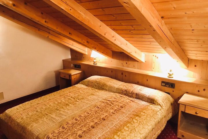 Room 15 of 38
