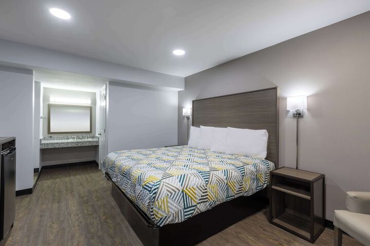 Room 7 of 27