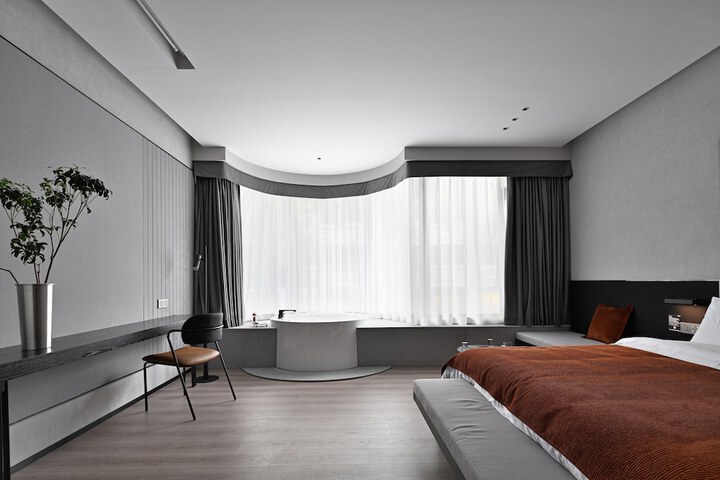 Room 9 of 12