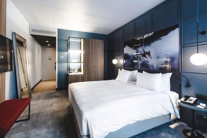 Room 27 of 81