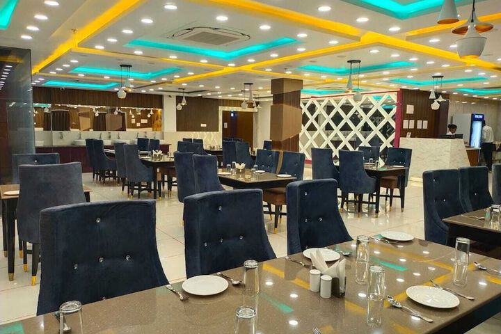 Dining 16 of 43