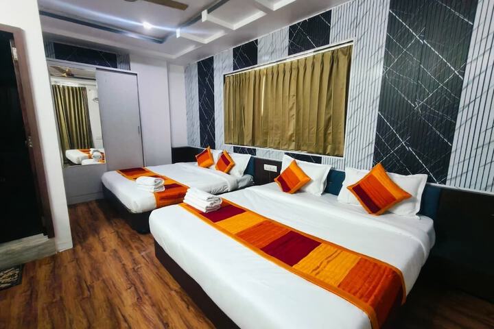 Room 4 of 20