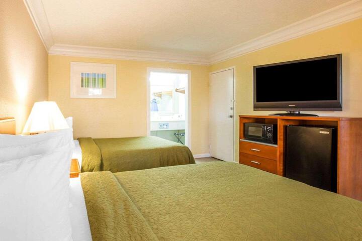 Double Accessible King Size Bed (6 of 9)