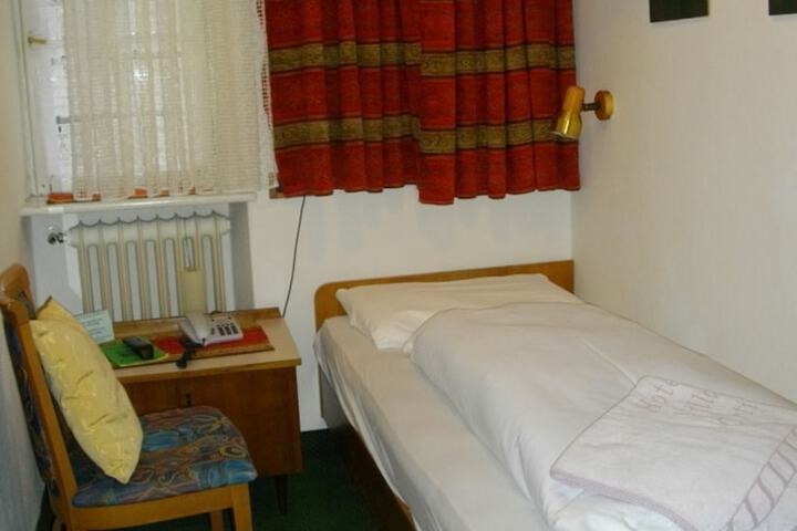 Room 13 of 66