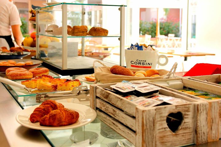 Breakfast/Coffee Service 76 of 94