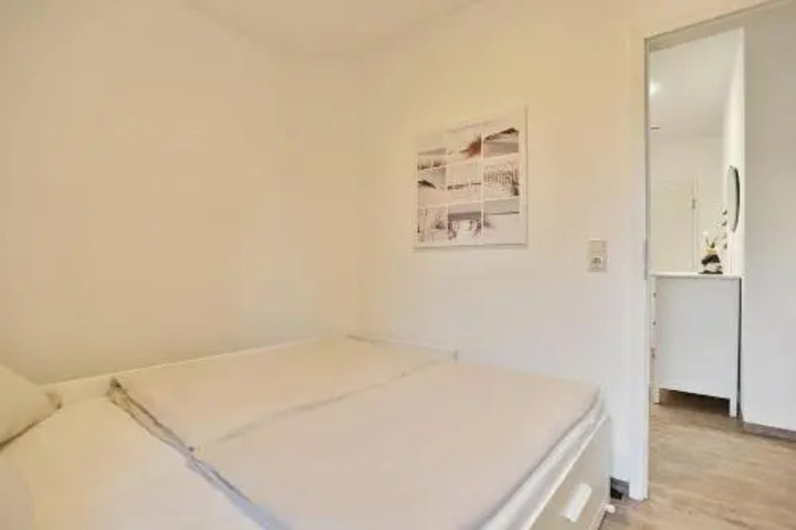 Room 6 of 14