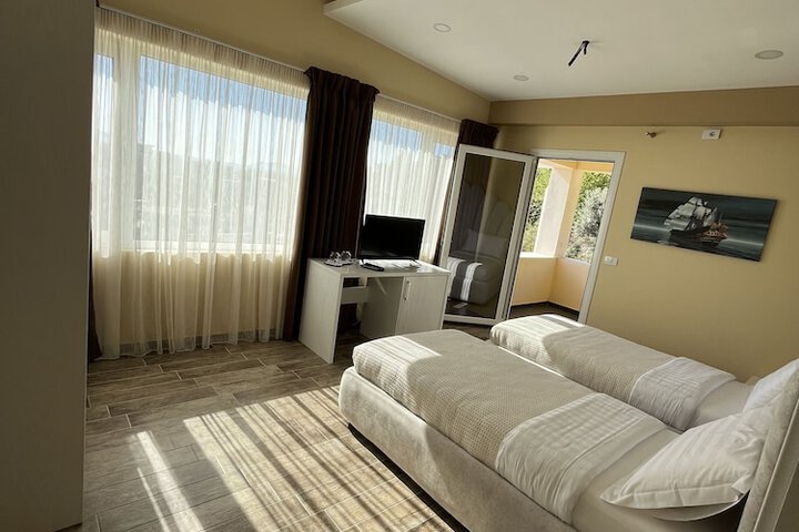 Room 10 of 121