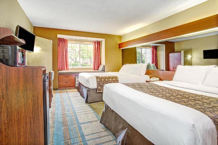 1 Queen Bed (1 of 18)