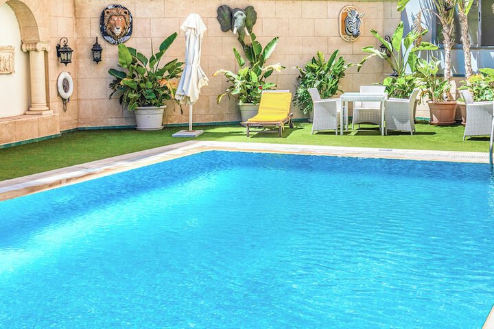Pool 52 of 109