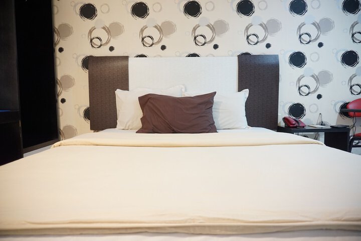 Room 3 of 56