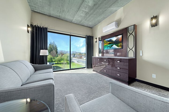 Room 34 of 65